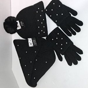 MARKET & LAYNE HAT, GLOVE,AND NECK SCARF